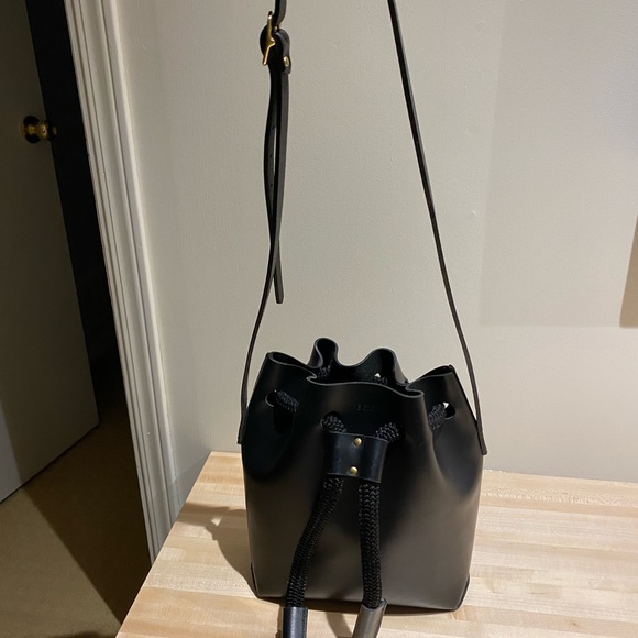 The Stowe Leather Brady Bucket Bag - Picture 4 of 7